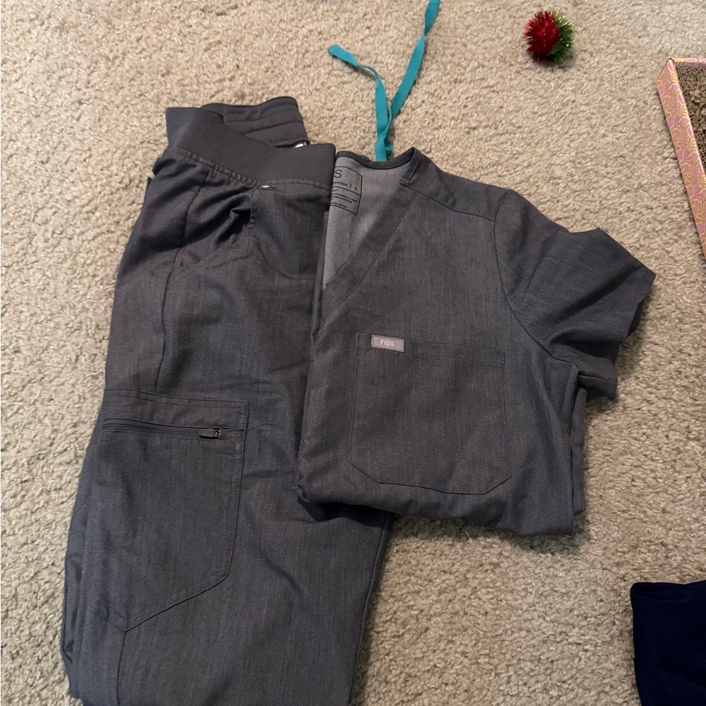 Figs Gray Women's Scrub Set